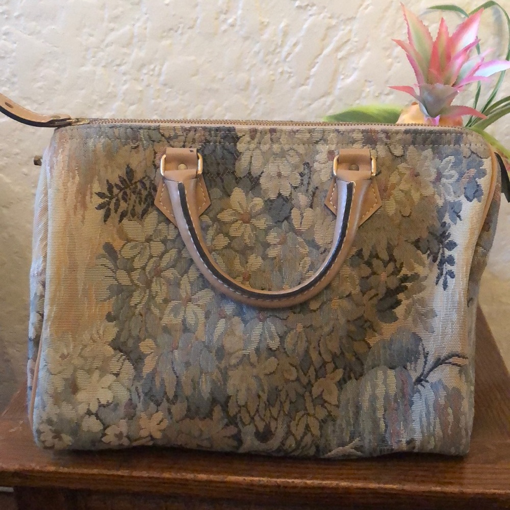 Vintage tapestry purse with leather handles